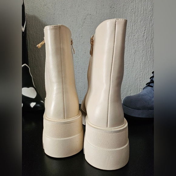 Beige Myles Chelsea Boots - Simmi x Dolls Kill - Picture 4 of 6